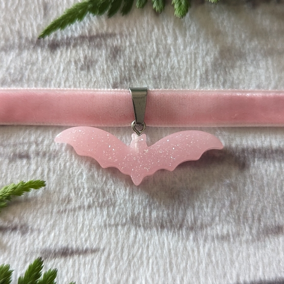 2/15$🖤 Bat choker - Picture 1 of 3